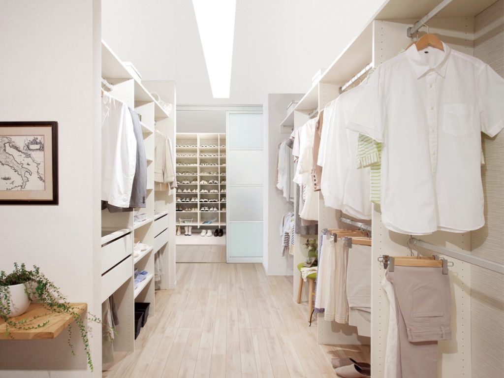 ファミリークローゼットで家事が短縮！平屋での回遊動線とは？ ありすのお役立ち情報サイト！